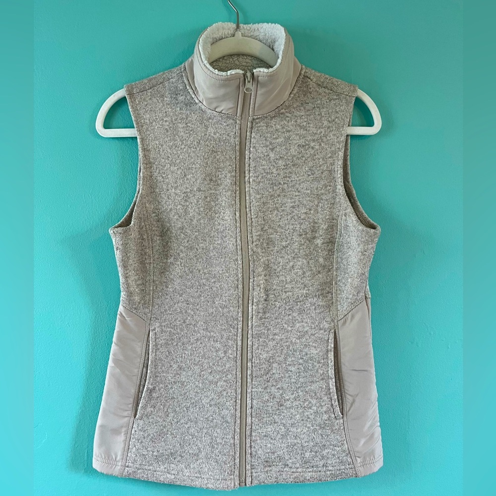 Faded Glory Size Small Eggshell knit vest with fleece collar w/inside pockets.